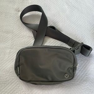 Lululemon Everywhere Belt bag in 1L size in grey sage
